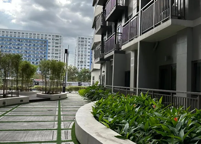 Mall Of Moa S Residences , Ikea Pasay , Naia Airport , Bay