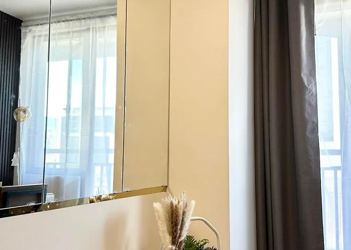 Mall Of Moa S Residences , Ikea Pasay , Naia Airport , Bay *
