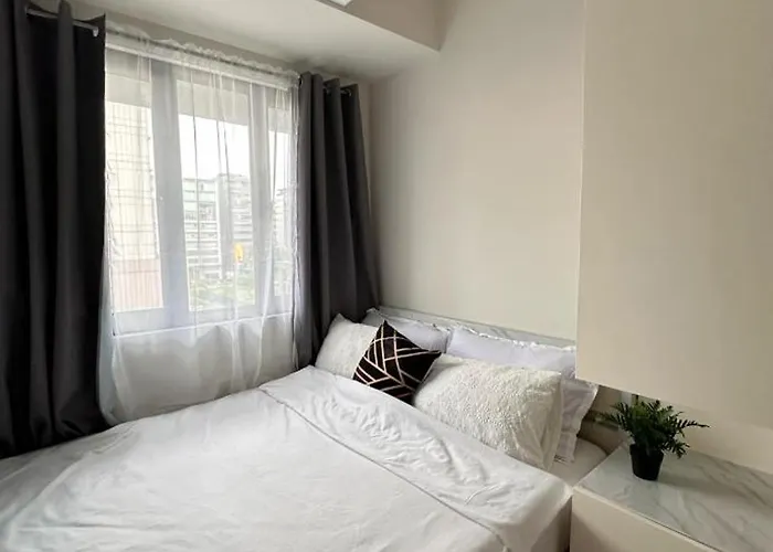 Mall Of Moa S Residences , Ikea Pasay , Naia Airport , Bay Manila