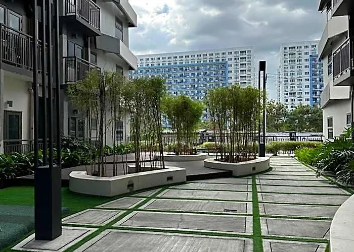 Mall Of Moa S Residences , Ikea Pasay , Naia Airport , Bay *